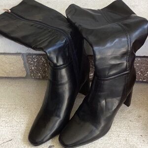 Women’s eye boots 19 inches 4” shield black in color